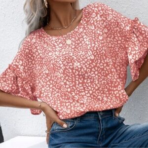 NEW Coral and Cream Leopard Print Ruffle Short Sleeve Blouse Size XL